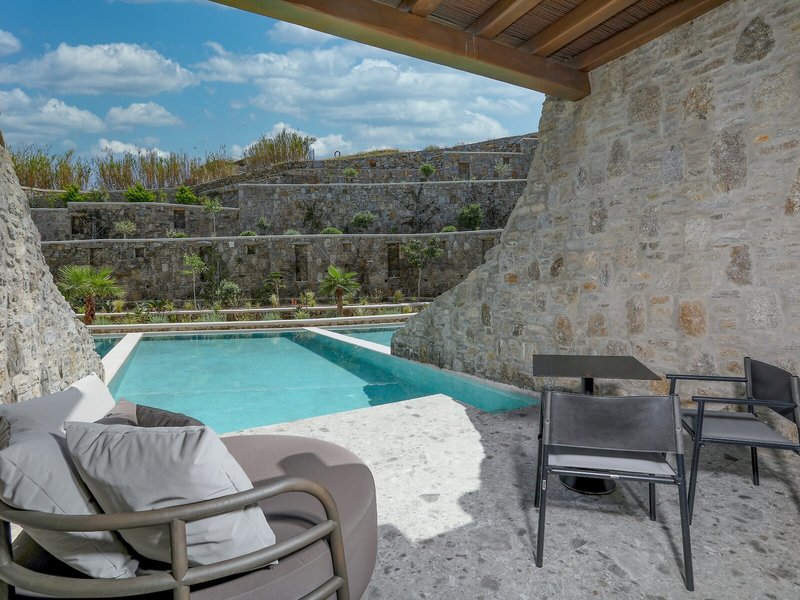 Aeonic Suites & Spa Mykonos 8