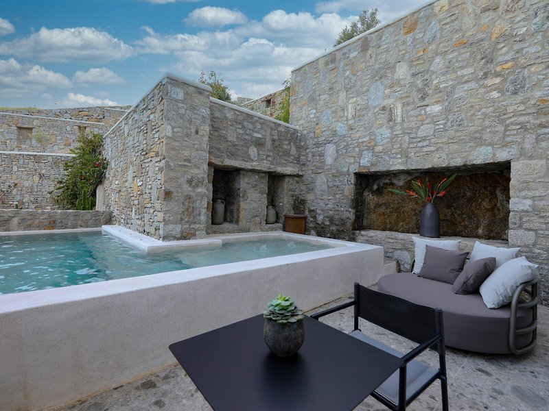 Aeonic Suites & Spa Mykonos 10