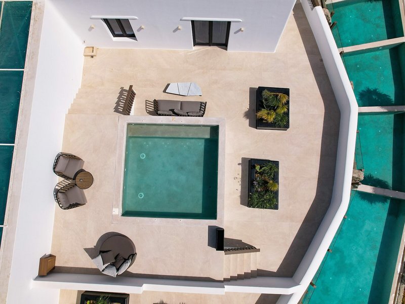 Aeonic Suites & Spa Mykonos 17