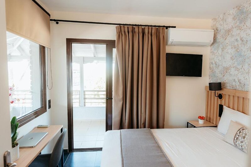Aqua Beachfront Elegant Hotel by Ammos Hotels & Villas 14