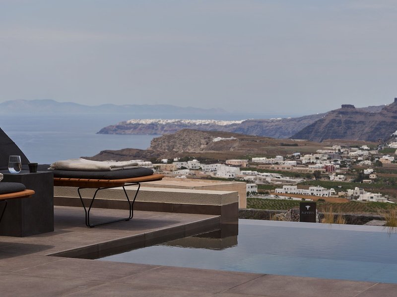 Apikia Santorini 5