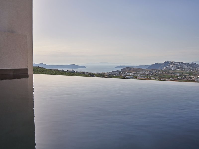 Apikia Santorini 9