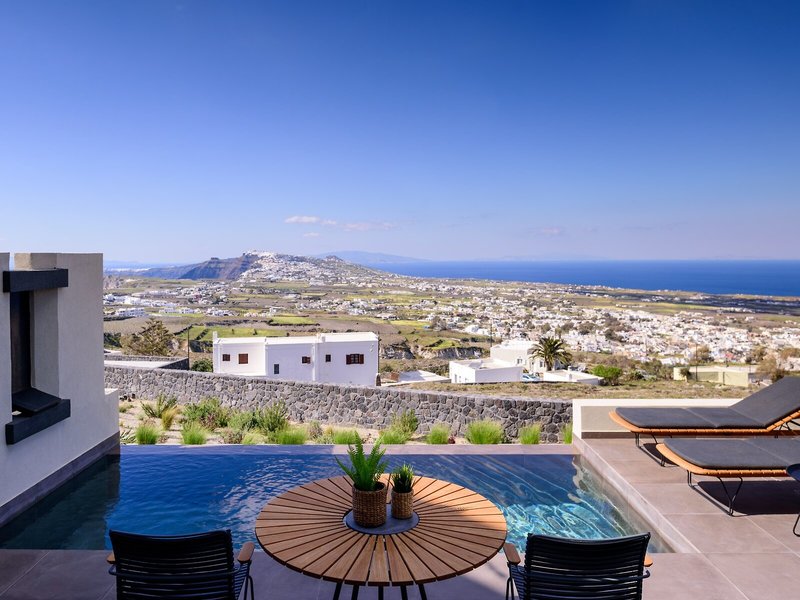 Apikia Santorini 16