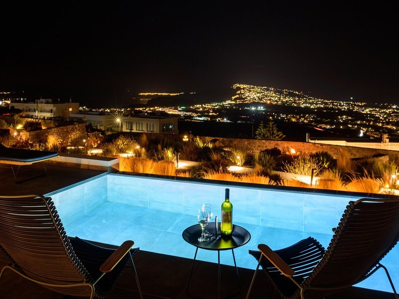 Apikia Santorini 18