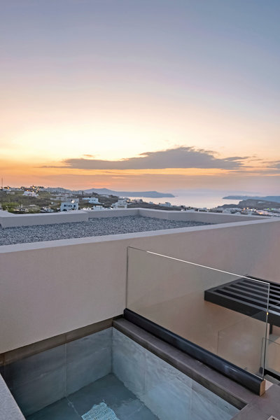 Apikia Santorini Suites 4