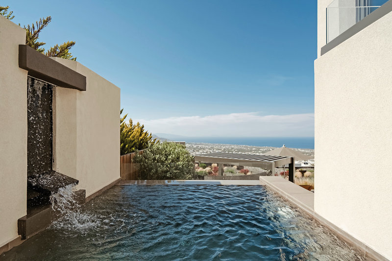 Apikia Santorini Suites 10