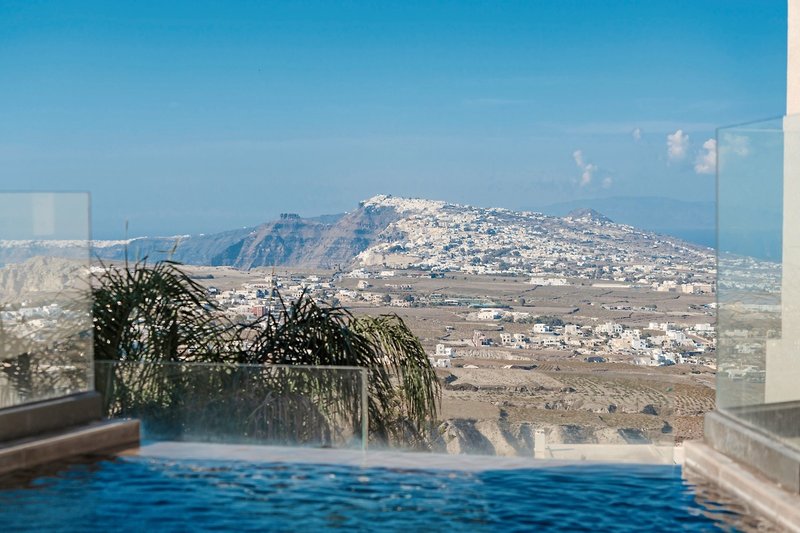 Apikia Santorini Suites 20