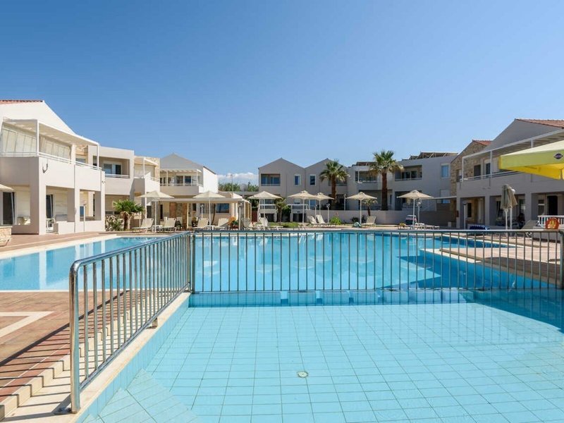 Kostakis Beach Apartments 6