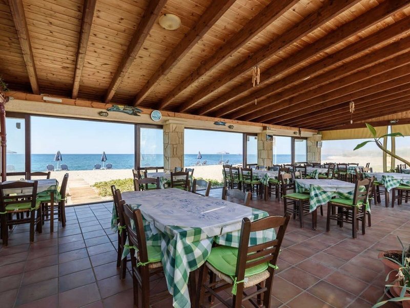 Kostakis Beach Apartments 9