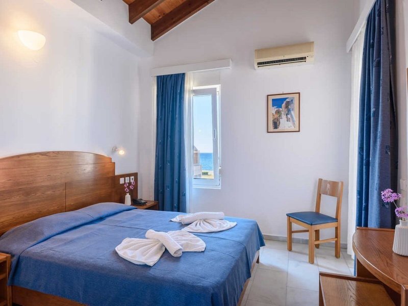 Kostakis Beach Apartments 11