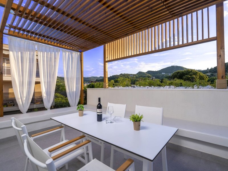 Mirablue Luxury Residences 8