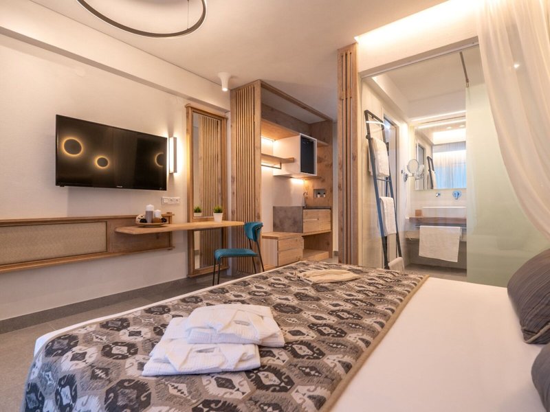 Mirablue Luxury Residences 11