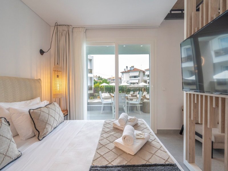 Mirablue Luxury Residences 13