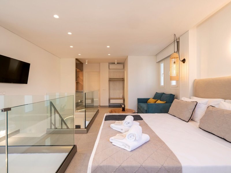 Mirablue Luxury Residences 15