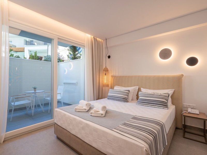 Mirablue Luxury Residences 17