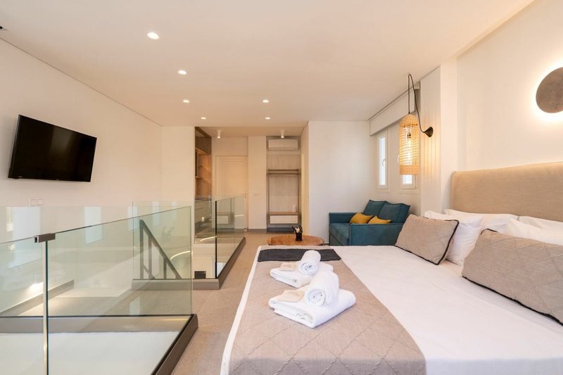 Mirablue Luxury Residences 13