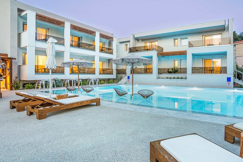Mirablue Luxury Residences 12
