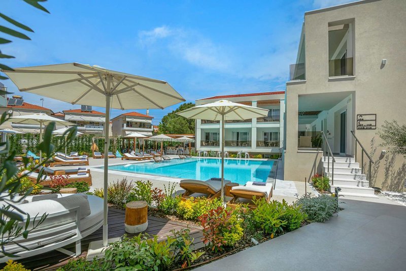 Mirablue Luxury Residences 15