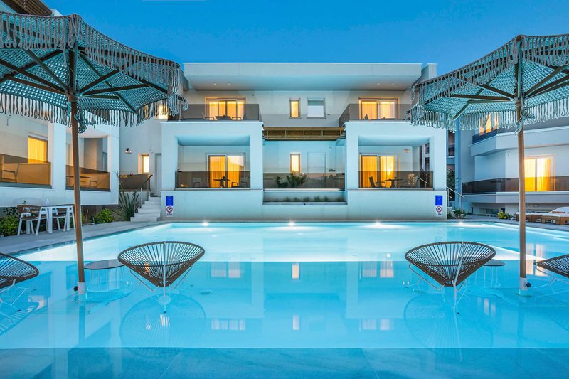 Mirablue Luxury Residences 19
