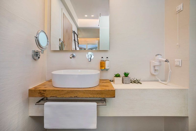 Mirablue Luxury Residences 21