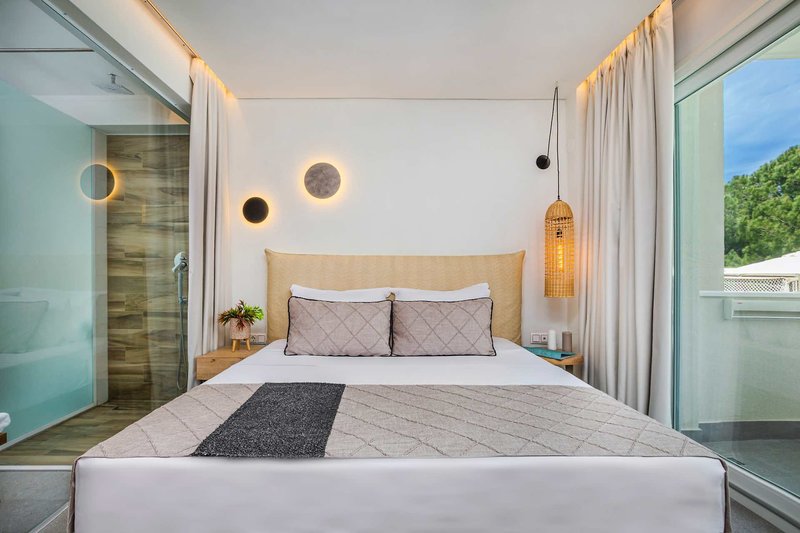 Mirablue Luxury Residences 22