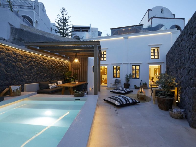 Floria Suites Santorini 9