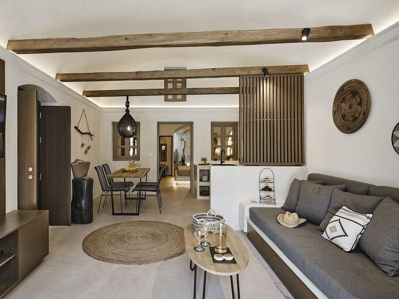 Floria Suites Santorini 11
