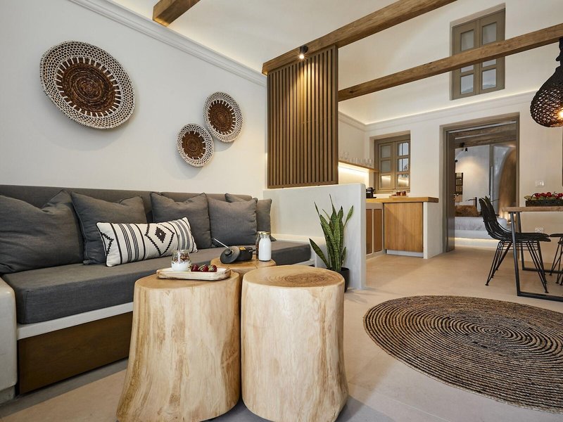 Floria Suites Santorini 14