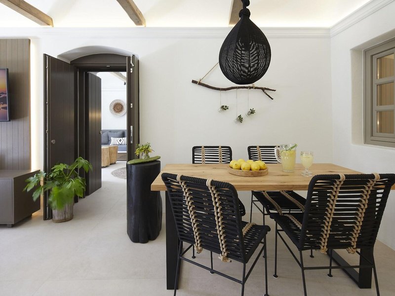 Floria Suites Santorini 16
