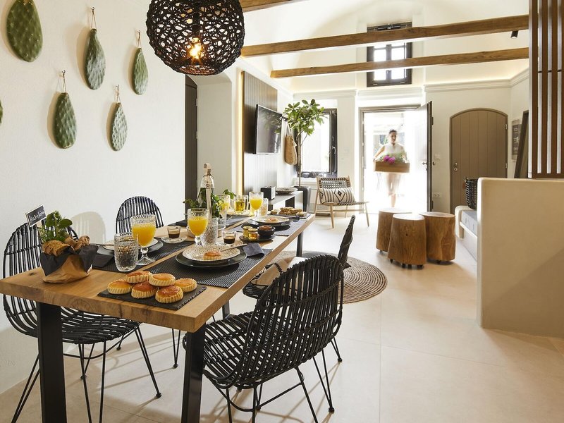 Floria Suites Santorini 17