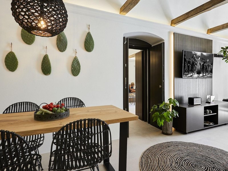 Floria Suites Santorini 19