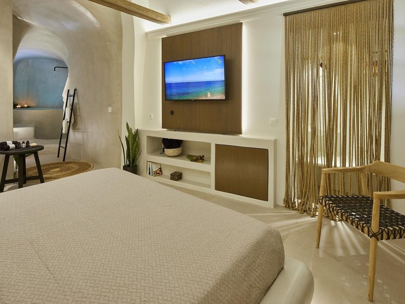 Floria Suites Santorini 26