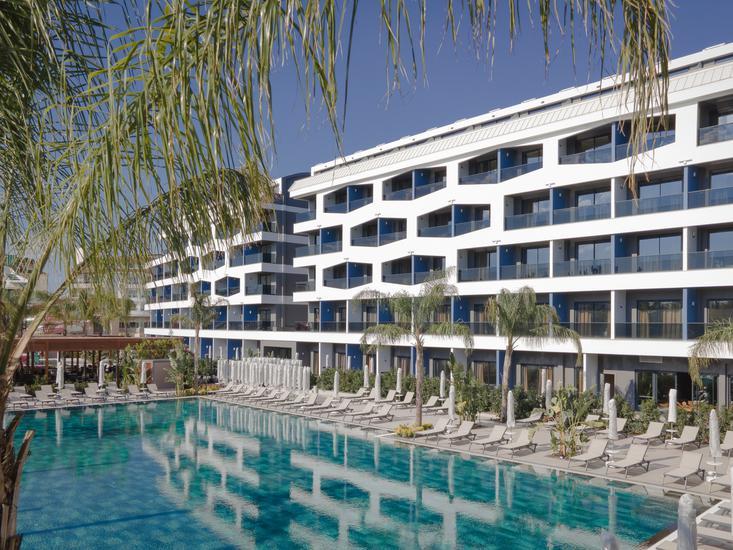 Liu Resorts 1 - Outdoor Pool