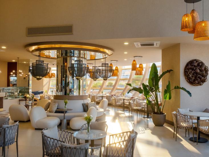 Liu Resorts 5 - Lounge / Lobby