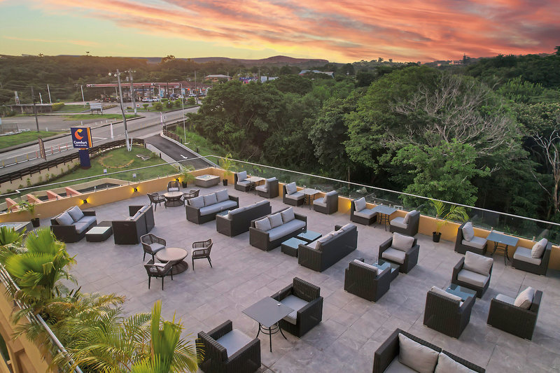 Comfort Inn & Suites 5