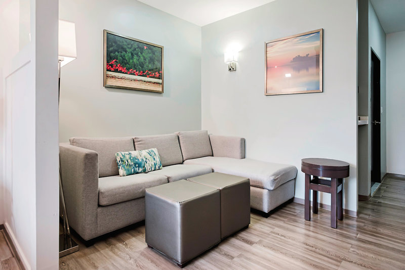 Comfort Inn & Suites 12