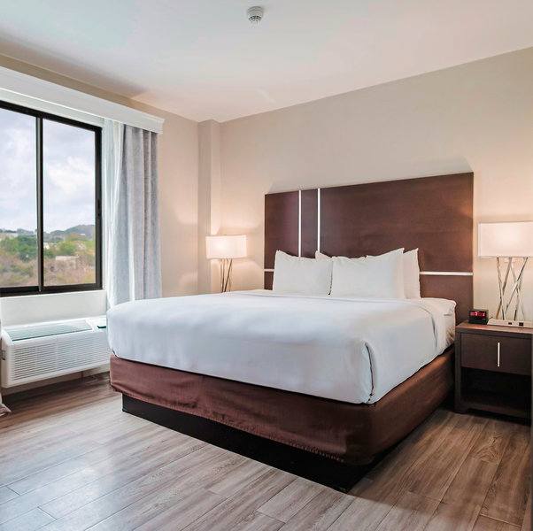 Comfort Inn & Suites 13