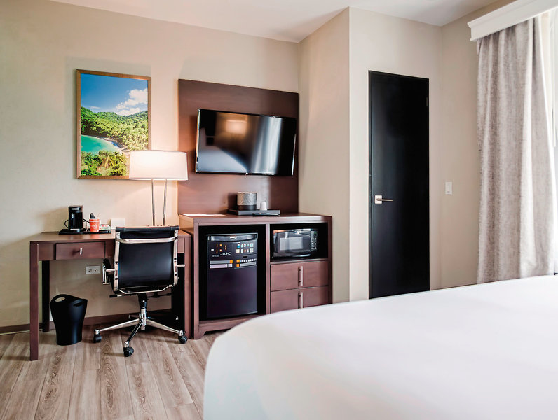 Comfort Inn & Suites 14