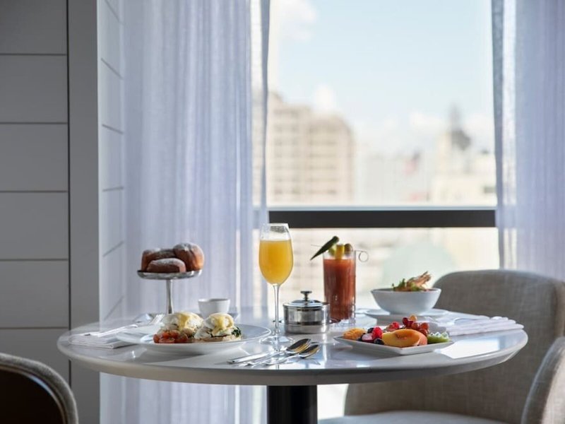 Four Seasons Hotel New Orleans 26
