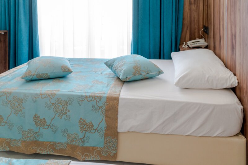 Elijah Hotel 24