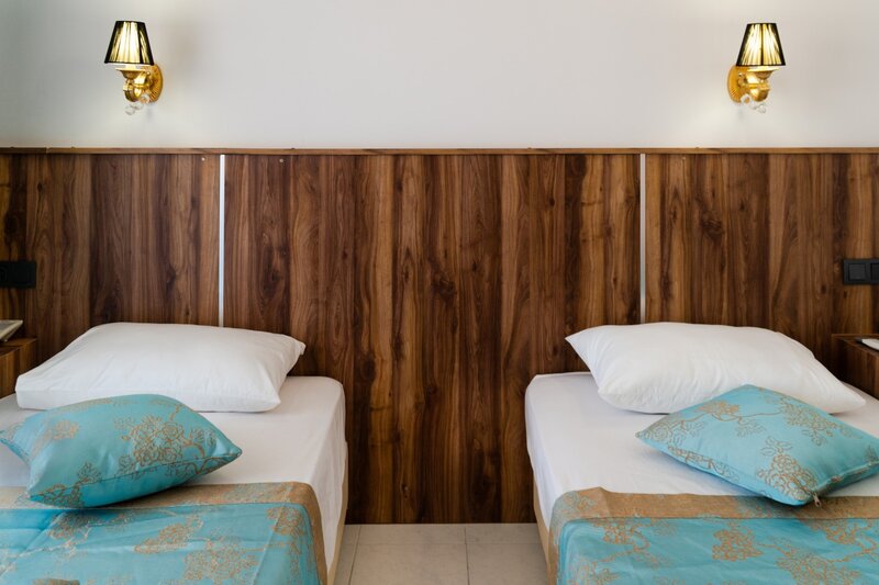 Elijah Hotel 23