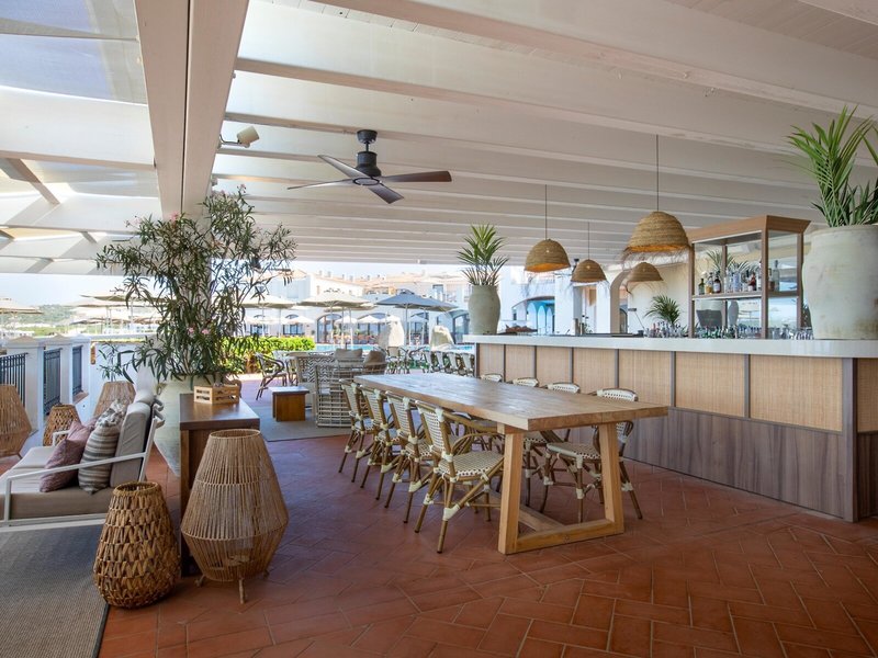 Mangia's Santa Teresa Sardinia, Curio Collection by Hilton 8