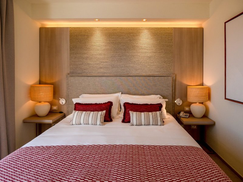 Mangia's Santa Teresa Sardinia, Curio Collection by Hilton 9