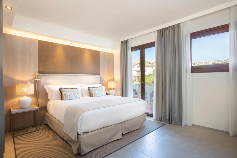 Mangia's Santa Teresa Sardinia, Curio Collection by Hilton 34