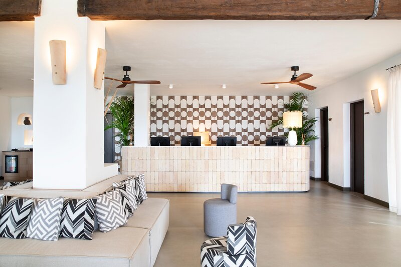 Mangia's Santa Teresa Sardinia, Curio Collection by Hilton 39