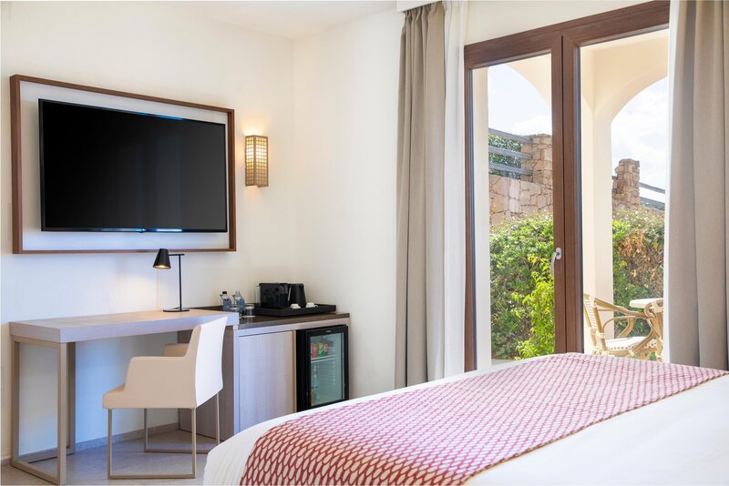 Mangia's Santa Teresa Sardinia, Curio Collection by Hilton 56