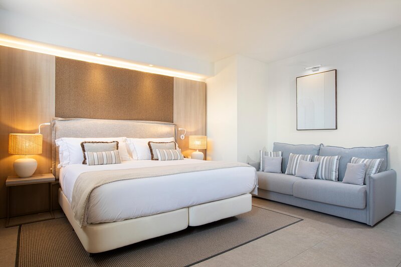 Mangia's Santa Teresa Sardinia, Curio Collection by Hilton 68