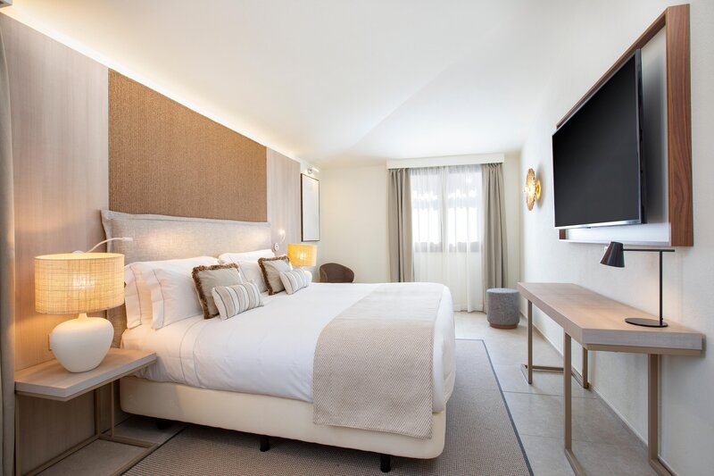 Mangia's Santa Teresa Sardinia, Curio Collection by Hilton 72