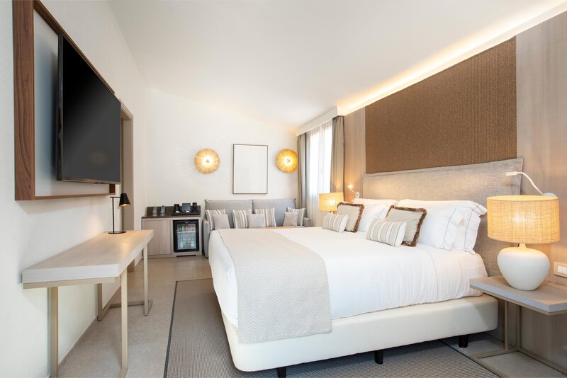 Mangia's Santa Teresa Sardinia, Curio Collection by Hilton 73