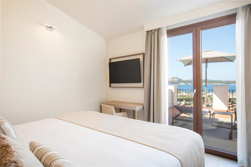 Mangia's Santa Teresa Sardinia, Curio Collection by Hilton 76